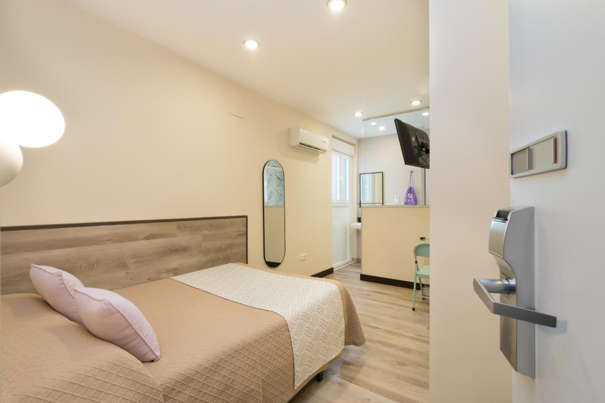 Hostal Art Madrid Exterior photo
